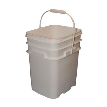 5.3 Gallon EZ Stor® Plastic Container with Handle