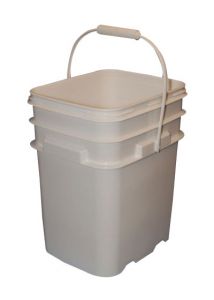 5.3 Gallon EZ Stor® Plastic Container with Handle